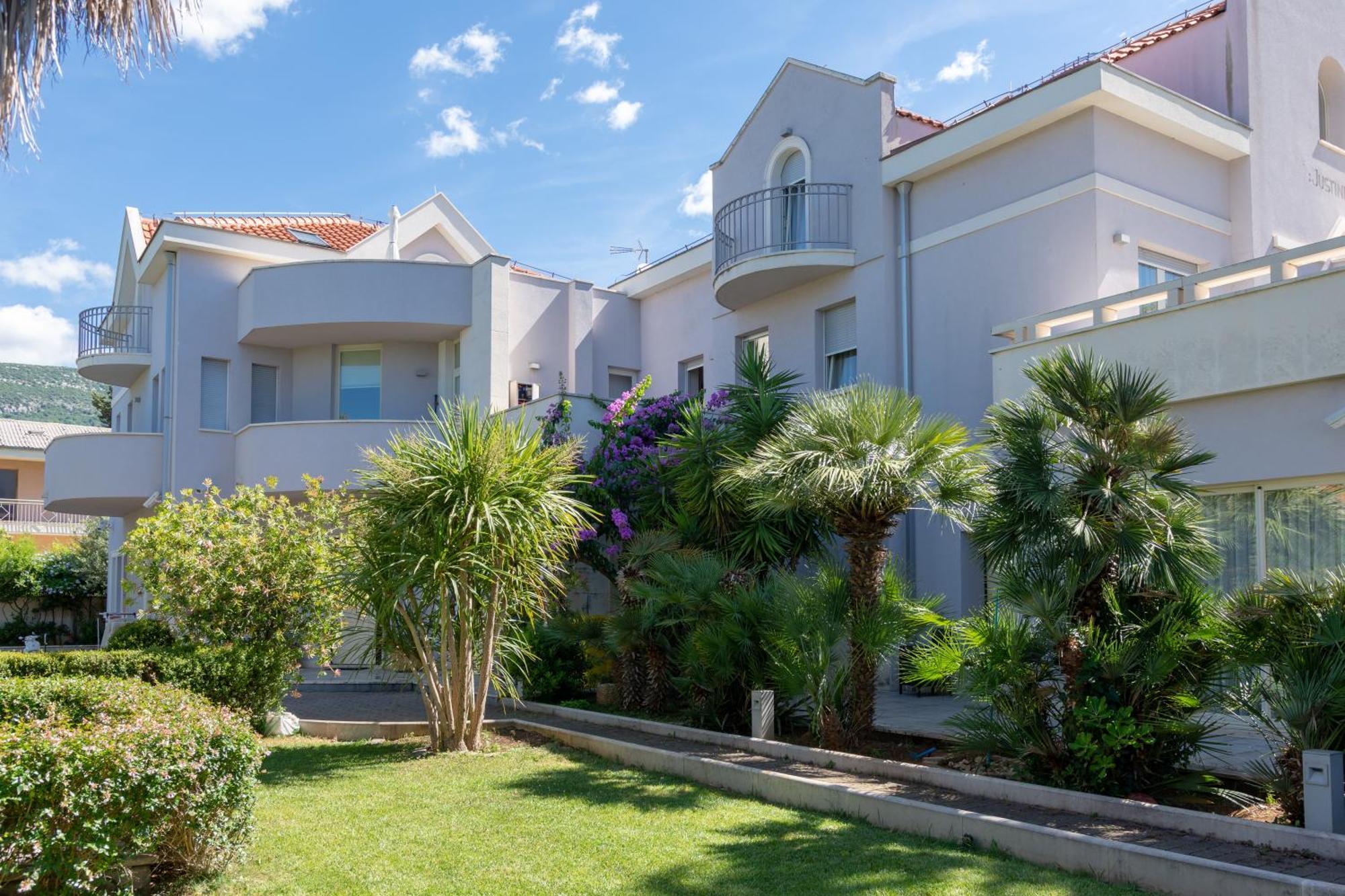 Apartmani Olga Kastela Exterior photo